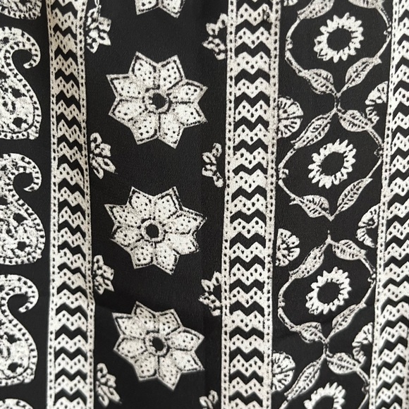 Hollister~ Women’s Spaghetti Strap Blouse-Size M-Black and White - Picture 8 of 10